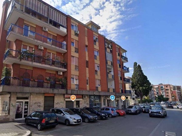 negozio in vendita a Bari in zona Poggiofranco