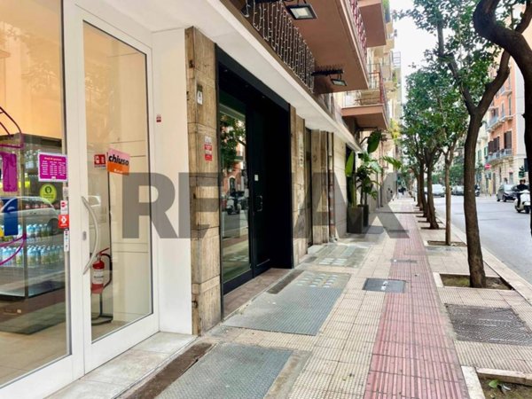 negozio in vendita a Bari in zona Murat