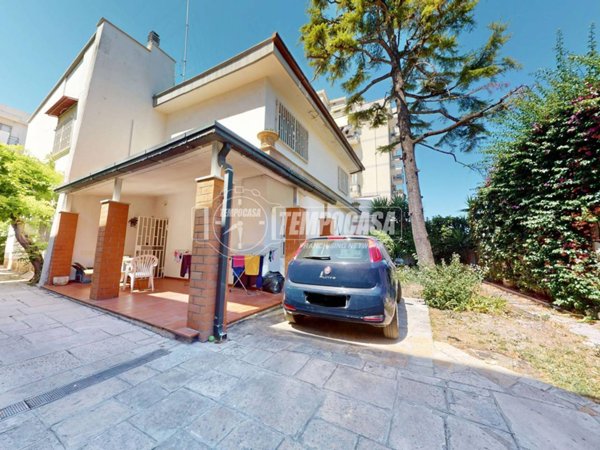 casa indipendente in vendita a Bari in zona Carbonara
