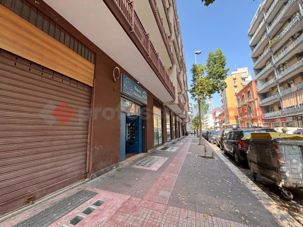 locale commerciale in vendita a Bari in zona Libertà