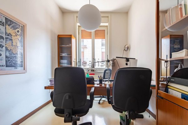 ufficio in vendita a Bari in zona Murat