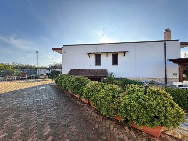 casa indipendente in vendita a Bari in zona Mungivacca