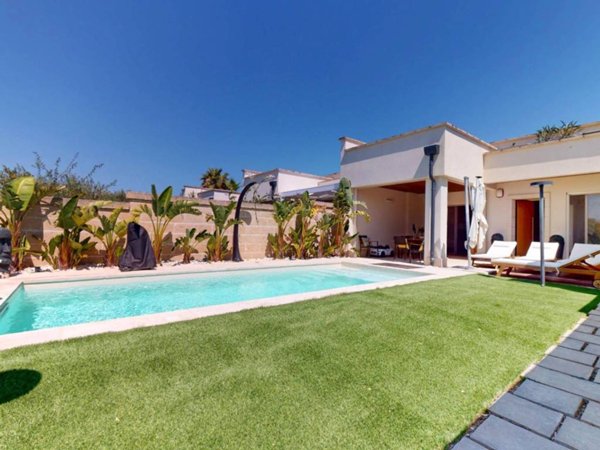 casa indipendente in vendita a Bari in zona Torre a Mare