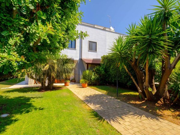 casa indipendente in vendita a Bari in zona Torre a Mare