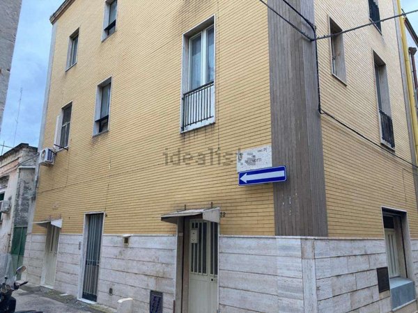 intera palazzina in vendita a Bari in zona Carbonara