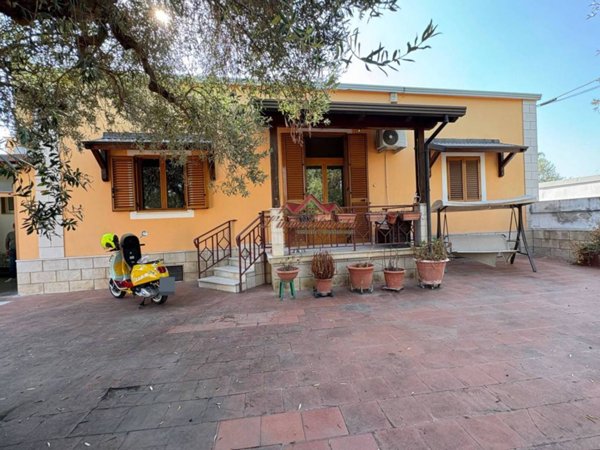 casa indipendente in vendita a Bari in zona Poggiofranco
