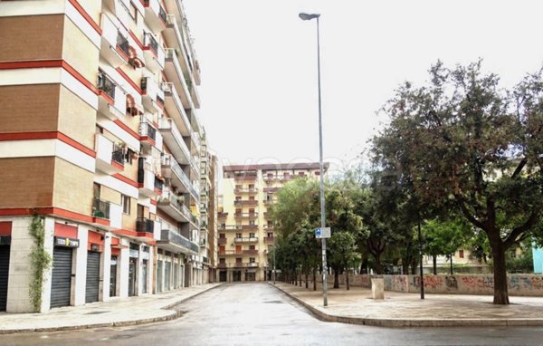negozio in vendita a Bari in zona Carrassi
