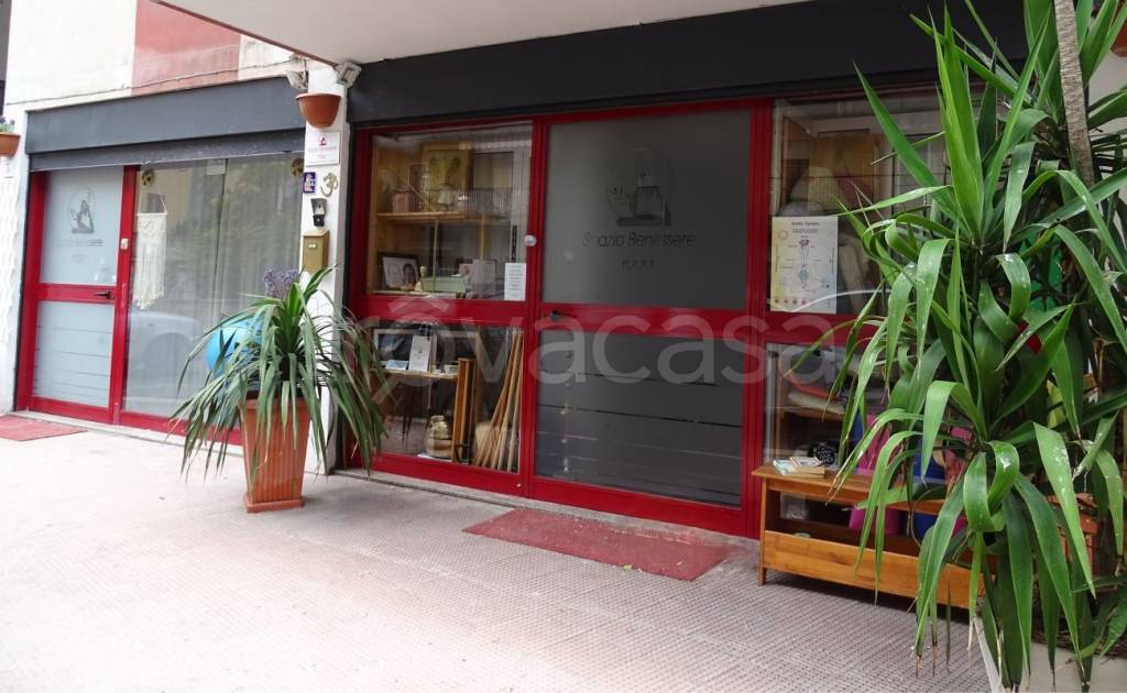 negozio in vendita a Bari in zona Poggiofranco