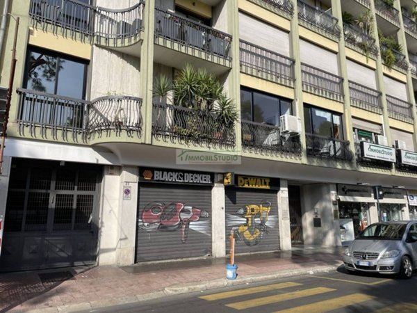 negozio in vendita a Bari in zona Murat