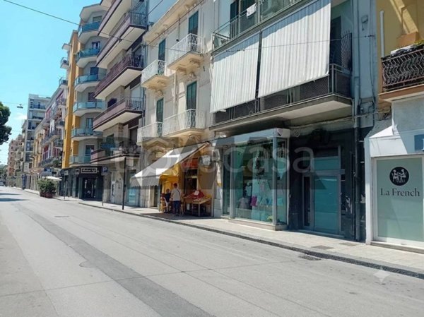 negozio in vendita a Bari in zona Carrassi