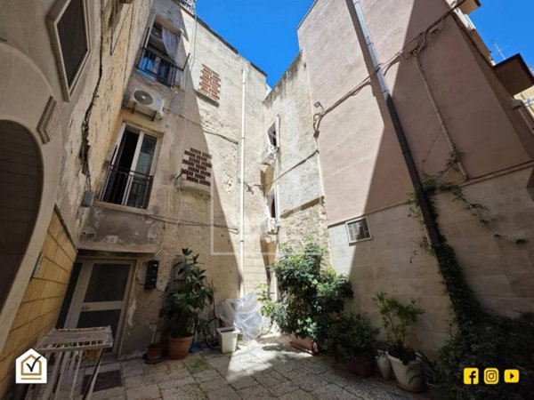 casa indipendente in vendita a Bari in zona Città Vecchia