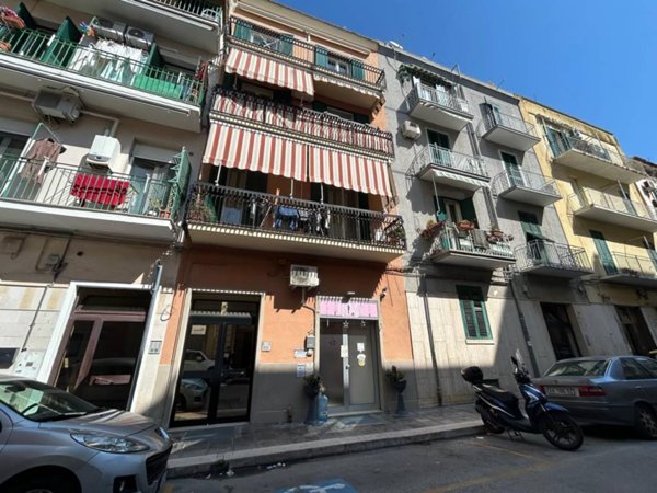 negozio in vendita a Bari in zona Carrassi