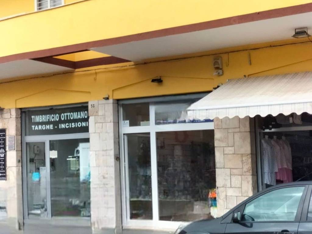 negozio in vendita a Bari in zona Poggiofranco