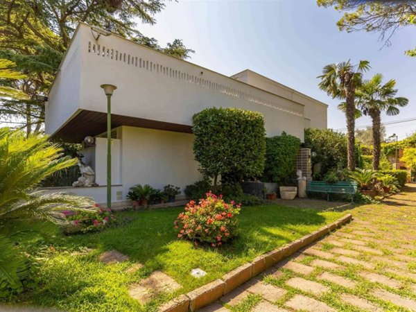 casa indipendente in vendita a Bari in zona Parco Adria