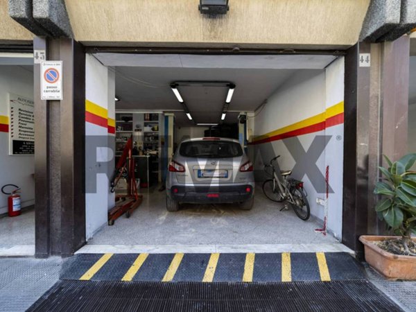 negozio in vendita a Bari in zona San Pasquale