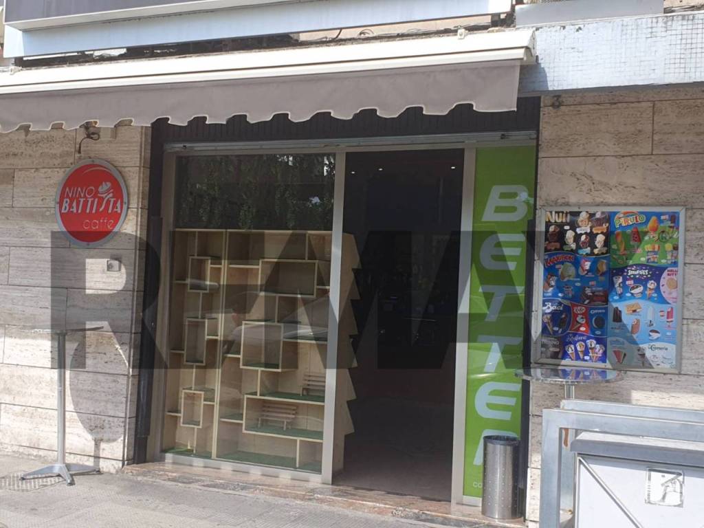 negozio in vendita a Bari in zona Carrassi