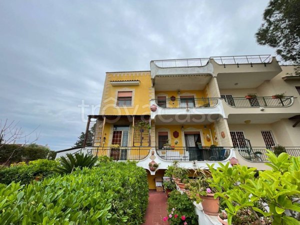 casa indipendente in vendita a Bari in zona Torre a Mare