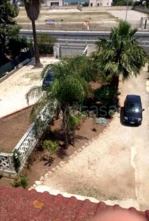 casa indipendente in vendita a Bari in zona Fesca