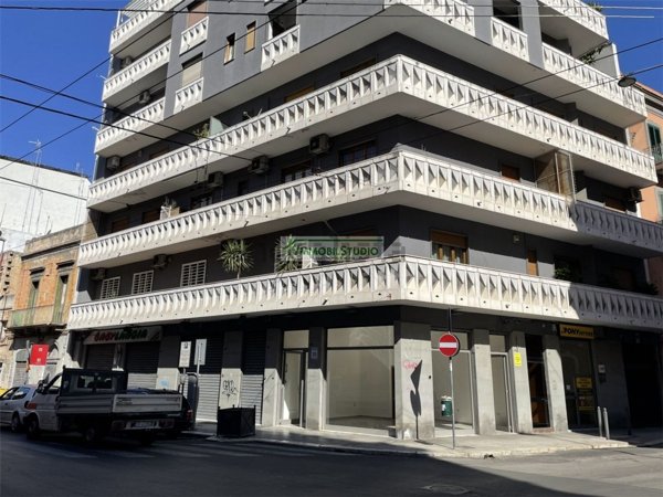 negozio in vendita a Bari in zona Libertà