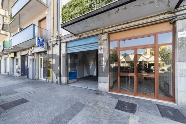 locale commerciale in vendita a Bari in zona Libertà