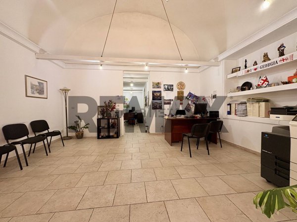 locale commerciale in vendita a Bari in zona Murat
