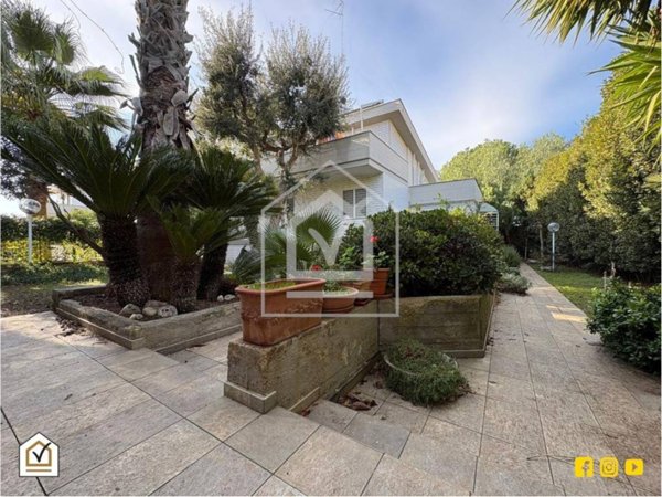 casa indipendente in vendita a Bari in zona Poggiofranco