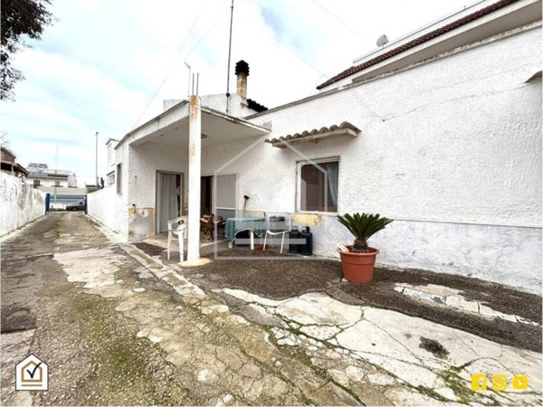 casa indipendente in vendita a Bari in zona Fesca