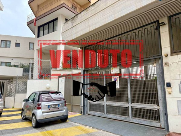 box auto in vendita a Bari in zona San Pasquale