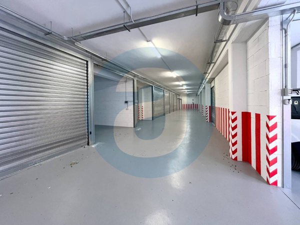 box auto in vendita a Bari in zona Poggiofranco