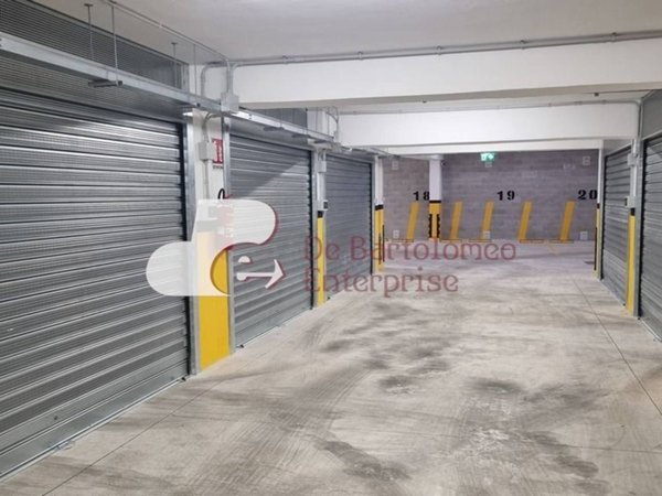 box auto in vendita a Bari in zona Carrassi
