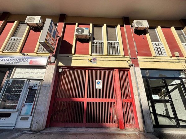 box auto in vendita a Bari in zona Murat