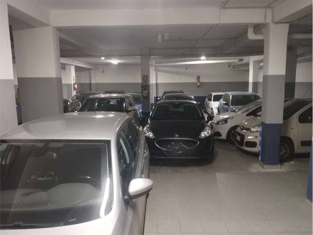 box auto in vendita a Bari in zona Poggiofranco