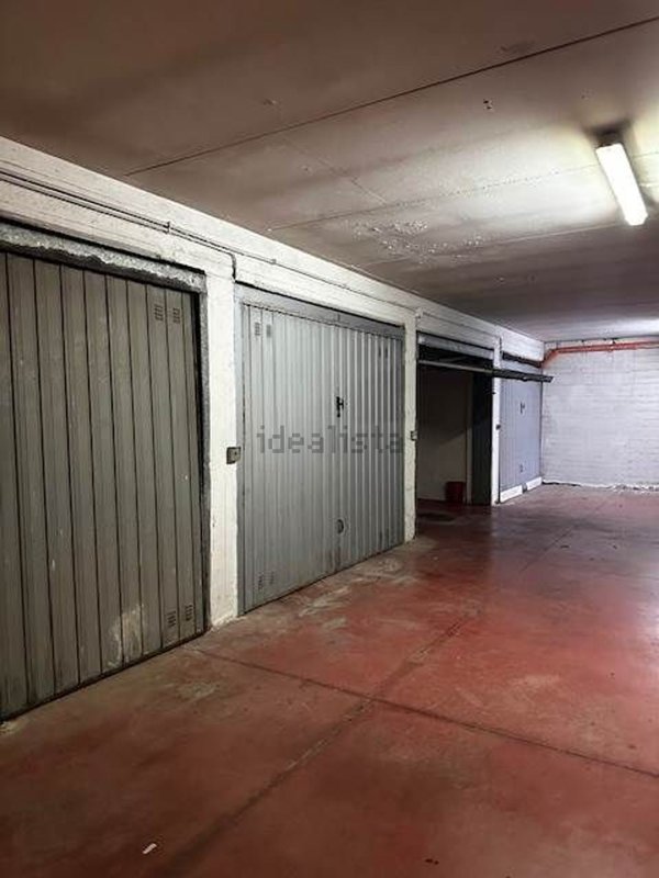 box auto in vendita a Bari in zona Villa De Lilla