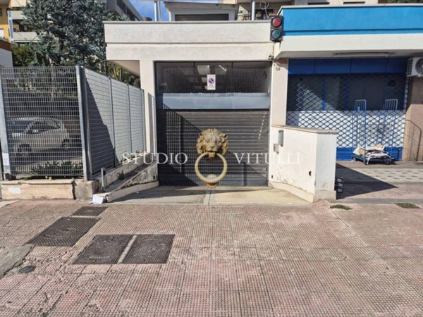 box auto in vendita a Bari in zona San Pasquale