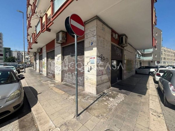 ufficio in vendita a Bari in zona Picone