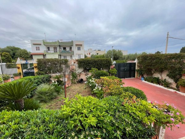 casa indipendente in vendita a Bari in zona Torre a Mare