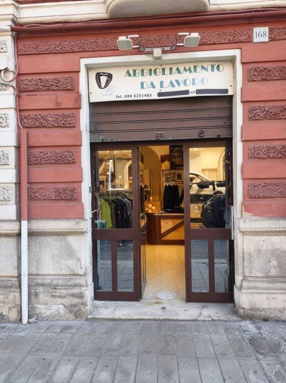 negozio in vendita a Bari in zona Murat