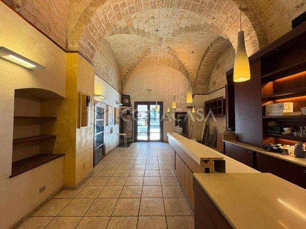 locale di sgombero in vendita a Bari in zona Murat