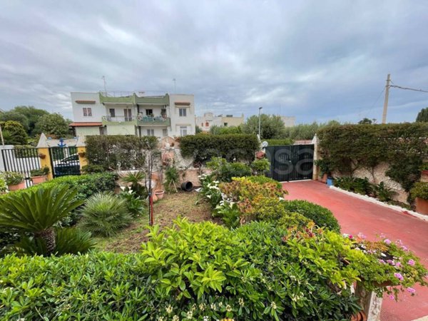 casa indipendente in vendita a Bari in zona Torre a Mare