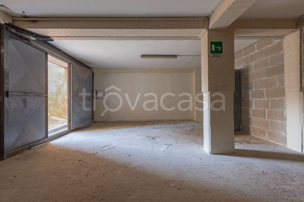 locale commerciale in vendita a Bari in zona Libertà