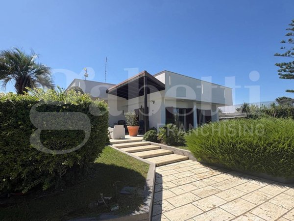 casa indipendente in vendita a Bari in zona Japigia