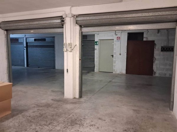 box auto in vendita a Bari in zona Poggiofranco