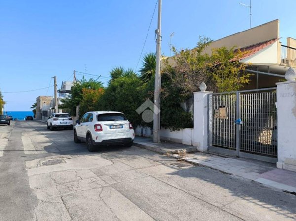 casa indipendente in vendita a Bari in zona Torre a Mare