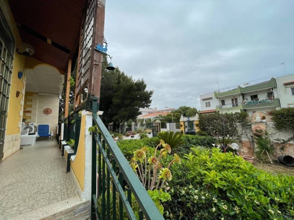 casa indipendente in vendita a Bari in zona Torre a Mare