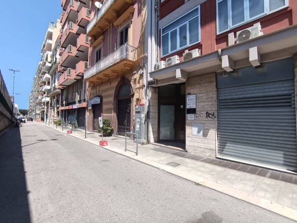 locale di sgombero in vendita a Bari in zona Murat
