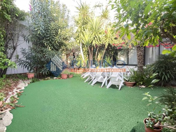 casa indipendente in vendita a Bari in zona Torre a Mare