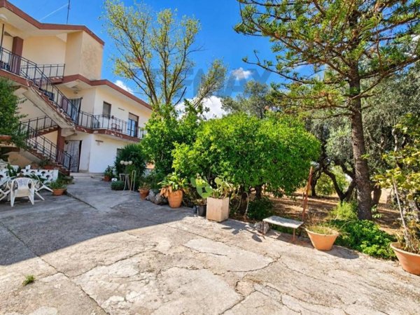 casa indipendente in vendita a Bari in zona Ceglie del Campo