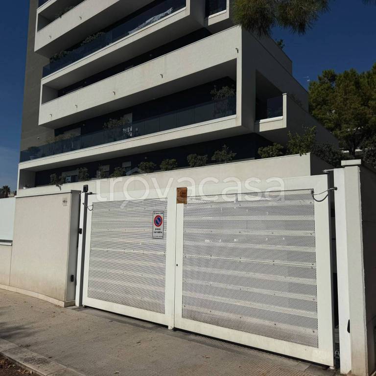 box auto in vendita a Bari in zona Poggiofranco