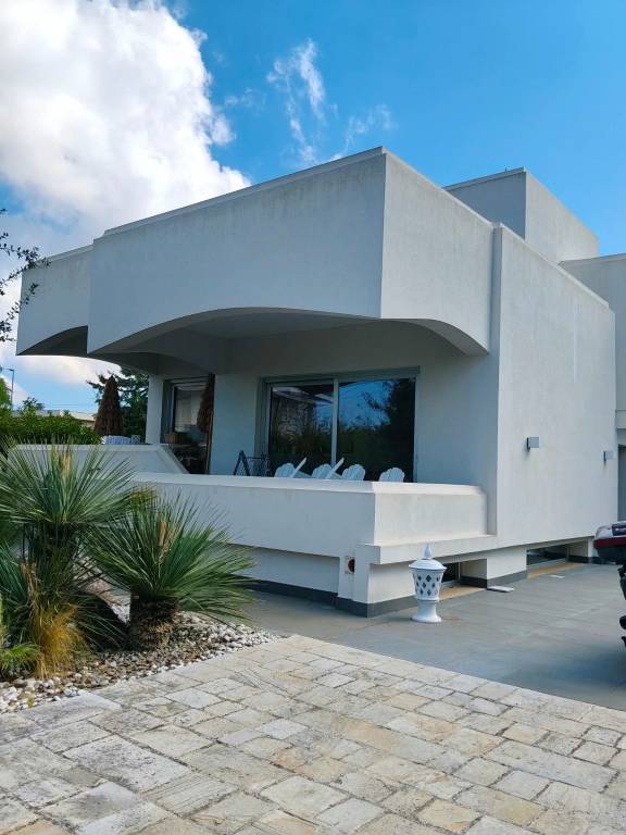 casa indipendente in vendita a Bari in zona Torre a Mare