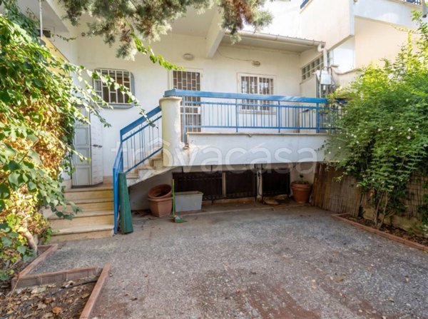 casa indipendente in vendita a Bari in zona Torre a Mare